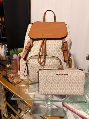 MICHAEL Michael Kors | Bags | Michael Kors Danika Md Net  display picture 2